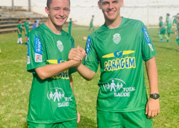 Lateral Augusto Bolela e o goleiro Yago Carrijo. Foto: Divulgação