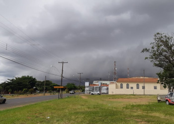 Nuvens carregadas nesta terça-feira na Vila Santa Terezinha. Foto: Renato Viana Albarral/F3 Notícias Whatsapp