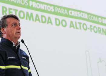 O presidente Jair Bolsonaro, discursa durante a cerimônia de reativação do alto-forno 1 da Usiminas. Foto: Paulo Correa/PR