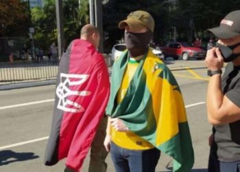 Bandeira preta e vermelha simboliza simpatizantes do fascismo, nazismo. Foto: Reprodução